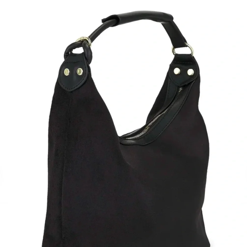 8 Other Reasons sleek black